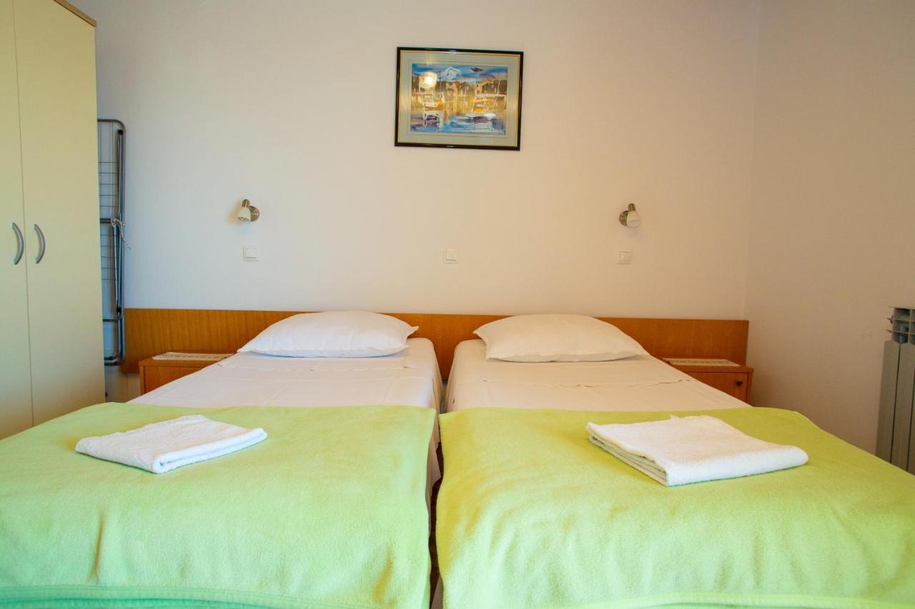 Apartments & Rooms Peranic ノヴァリャ エクステリア 写真
