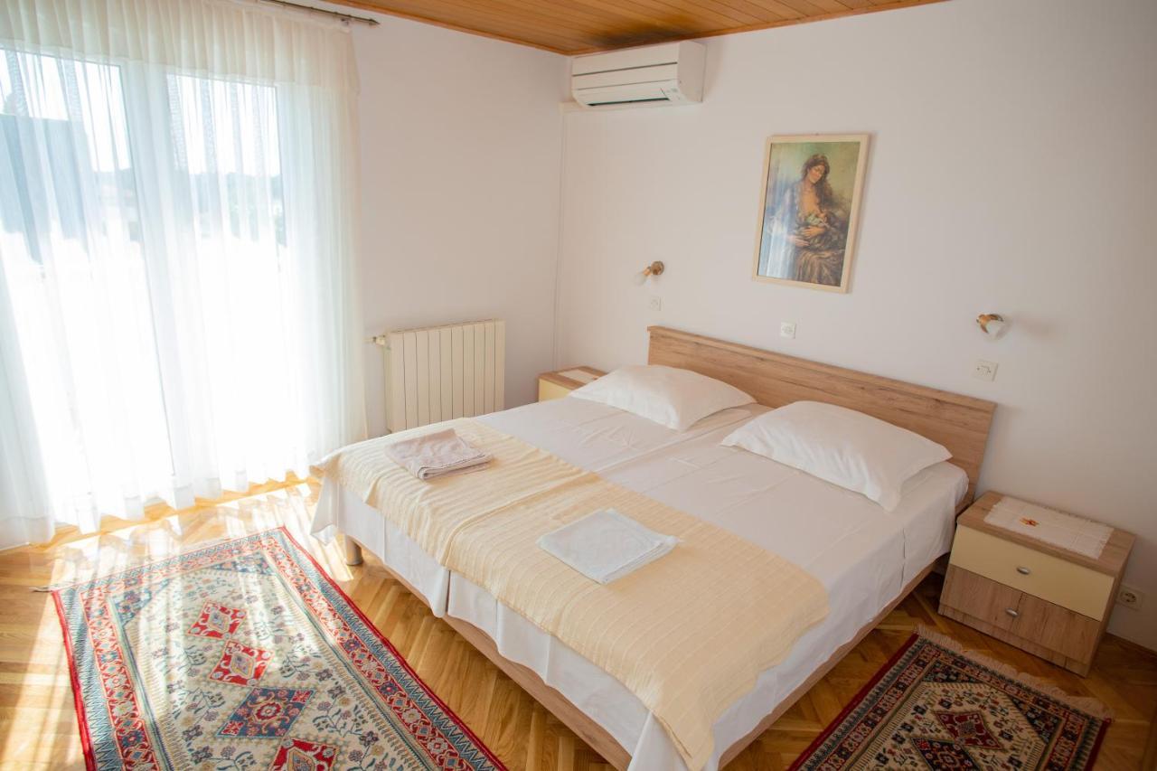 Apartments & Rooms Peranic ノヴァリャ エクステリア 写真